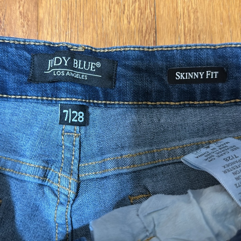 Judy Blum Distressed Jeans Size 28 View 4